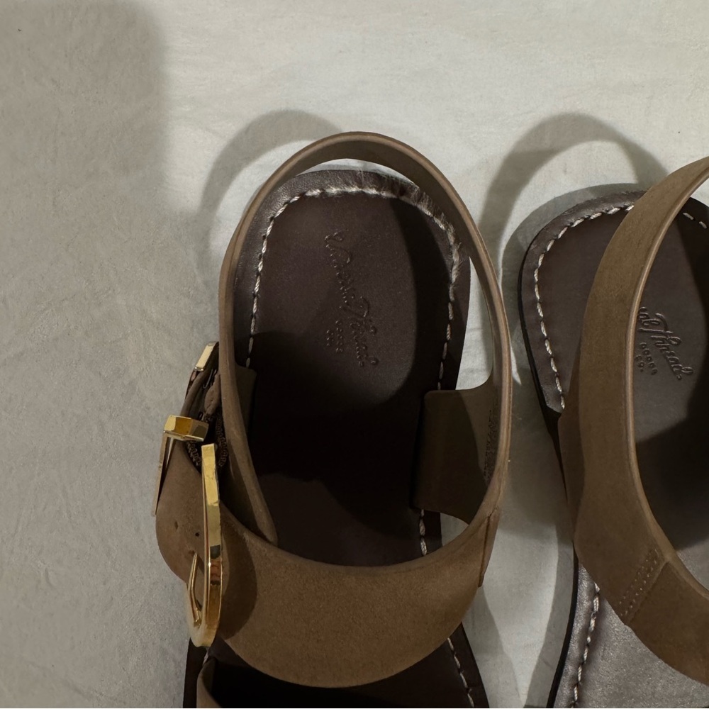 Sandals - Picture 2 of 4